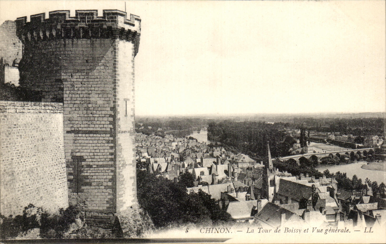 CPA Chinon La Tour De Boissy Et vue Generale