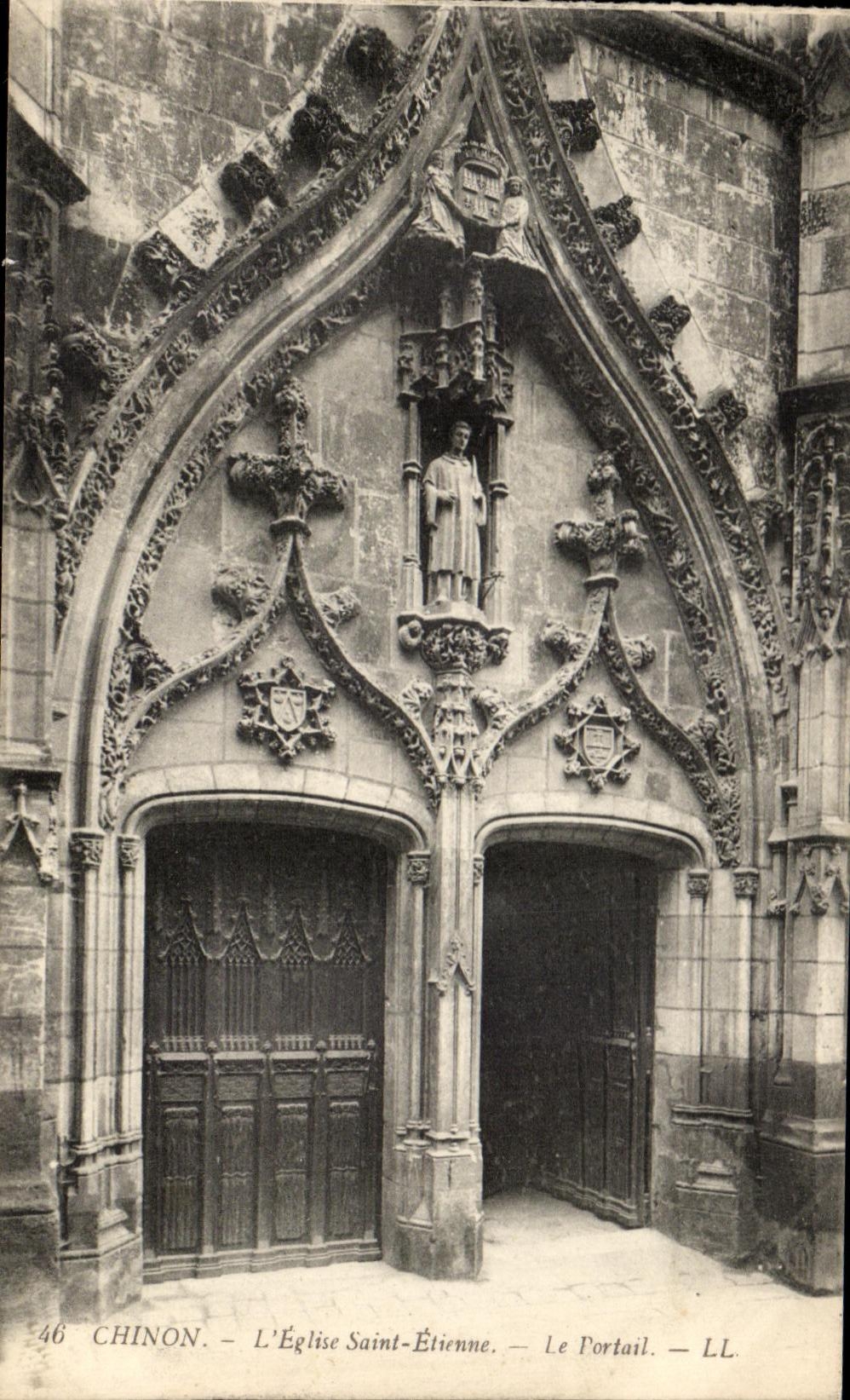 Chinon - L'Église Saint-Étienne - Le Portail — LL