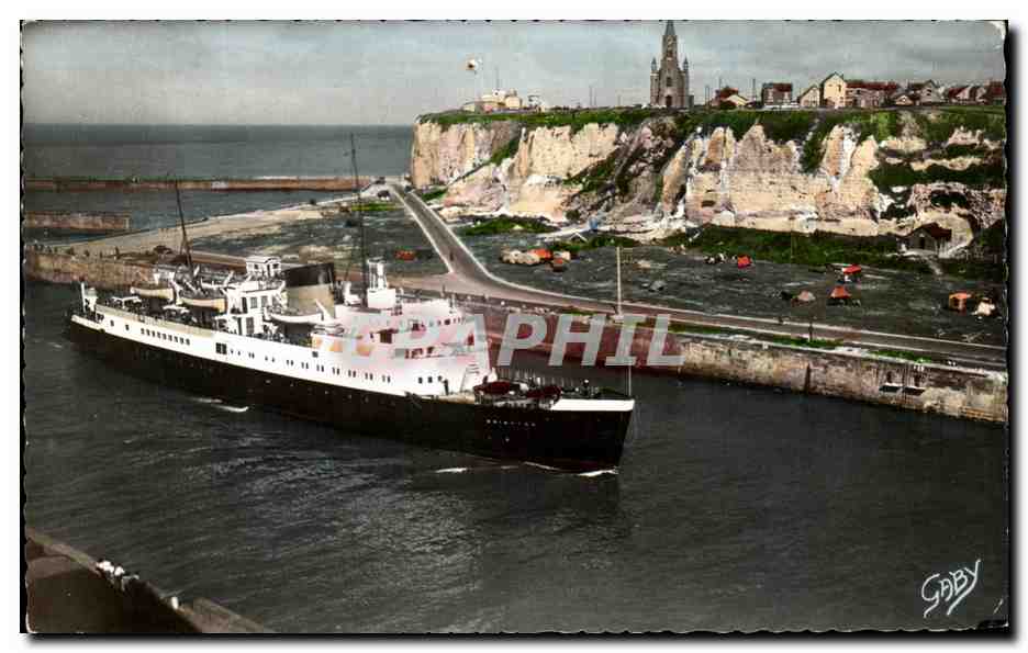 CPA Dieppe Le Brighton Passe A Hauteur De Bon Secours Bateau