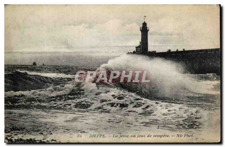 CPA Dieppe La jetee un jour de lempete