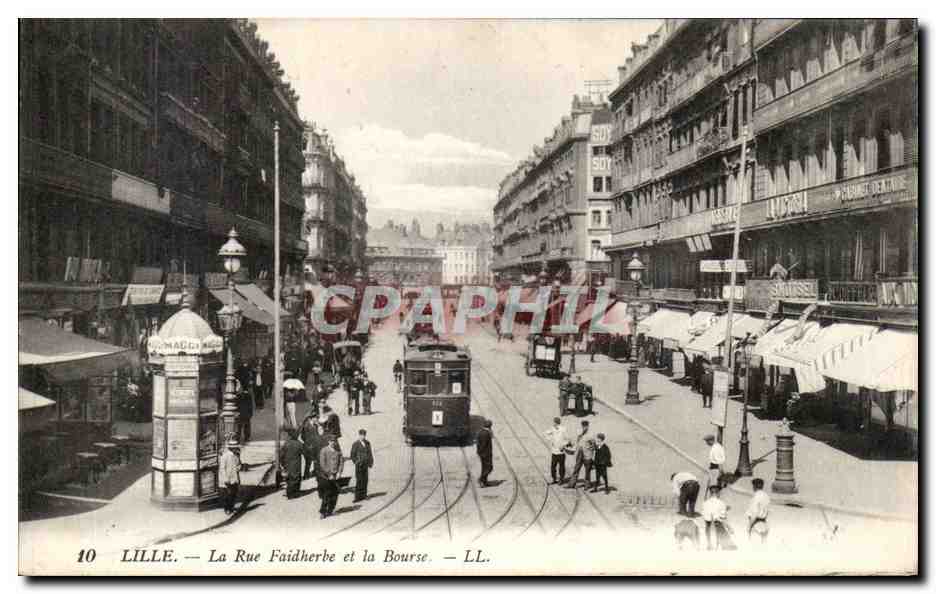 CPA Lille La Rue Faidherbe et la Bourse