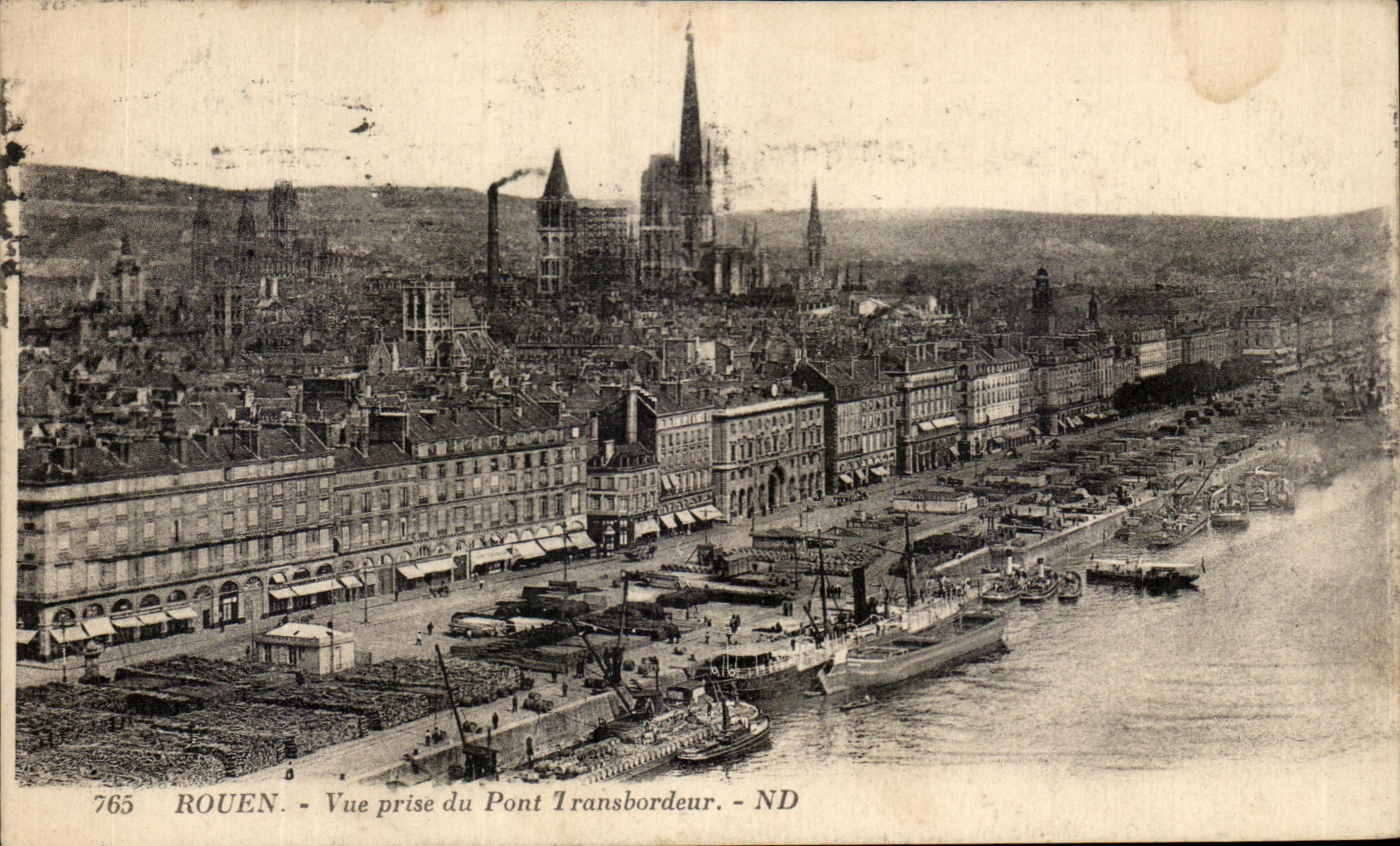 CPA Rouen Vue prise du Pont Transbordeur Bateaux
