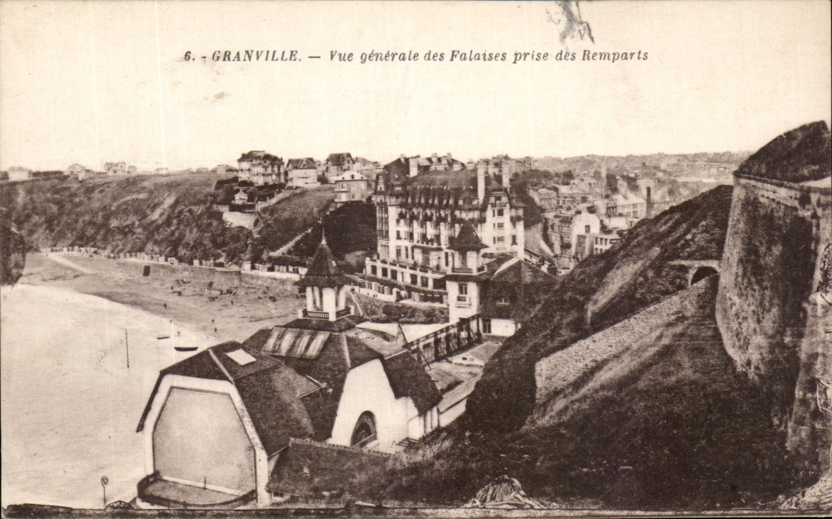 Granville — Vue générale des Falaises prise des Remparts — Édition A. Besnard, Photo Degrac
