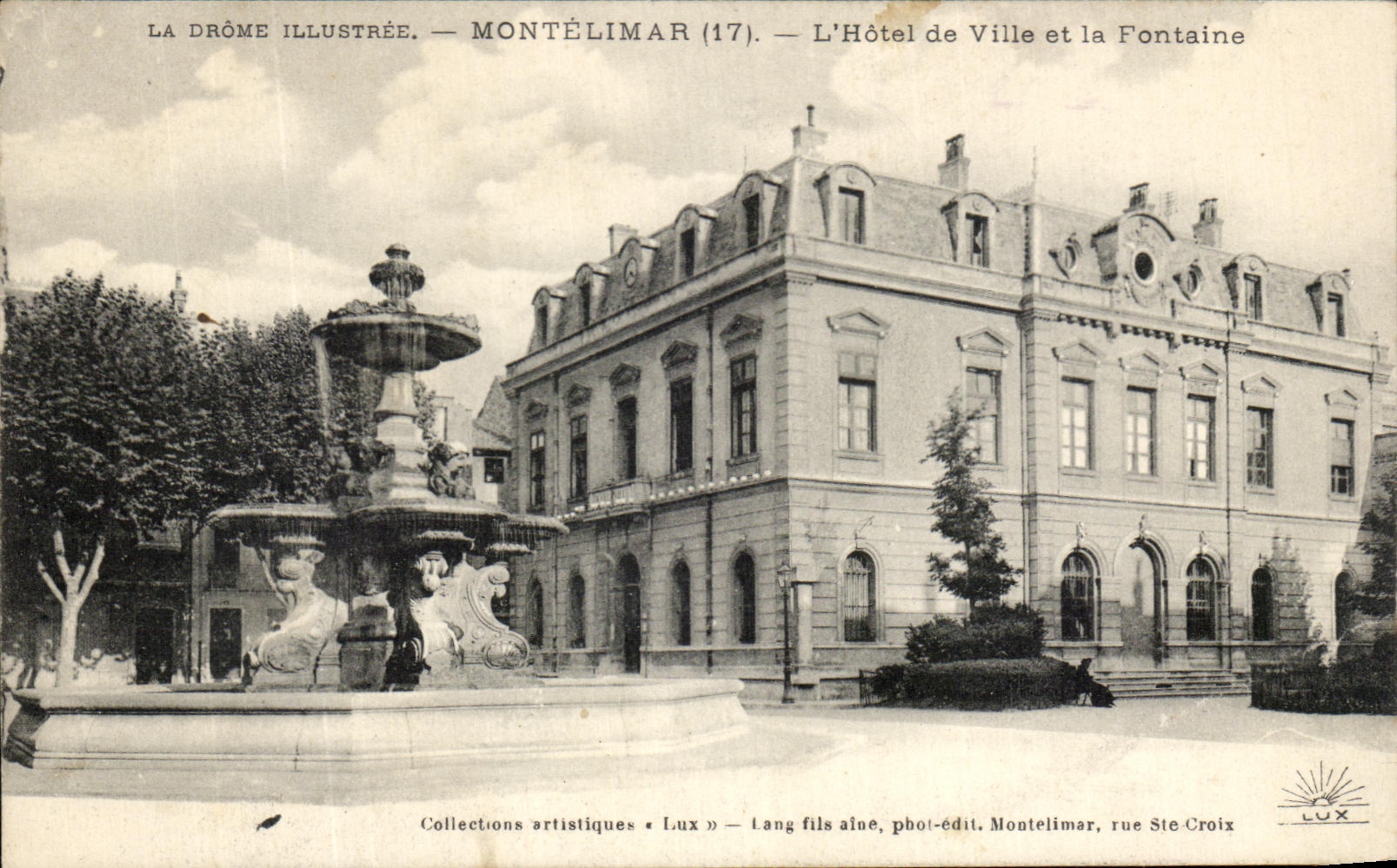 Montélimar (17) — L'Hôtel de Ville et la Fontaine — Collections artistiques « Lux » — Lang fils aîné, phot-édit. Montélimar, rue Ste-Croix