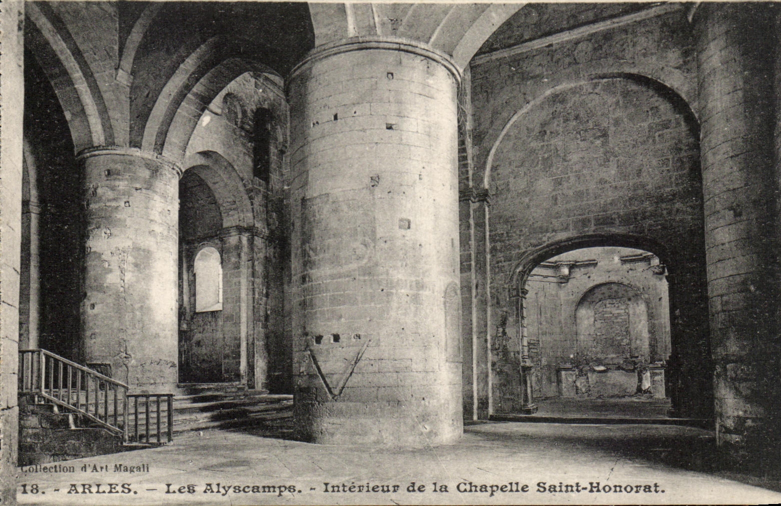 Les Alyscamps — Intérieur de la Chapelle Saint-Honorat — Collection d'Art Magali, n°18