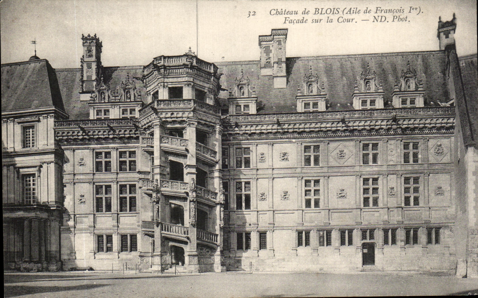 Château de BLOIS (Aile de François Ier) — Façade sur la Cour — ND. Pbot.