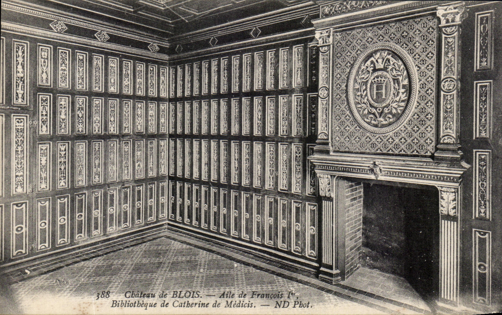 CPA Chateadu De Blois Aile de Francois 1er Bibliotheque de Catherine de Medicis