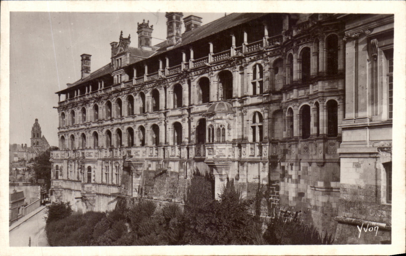 CPA Loire Chateau de Blois Facade Francois 1er La Douce France Chateaux dela Loire