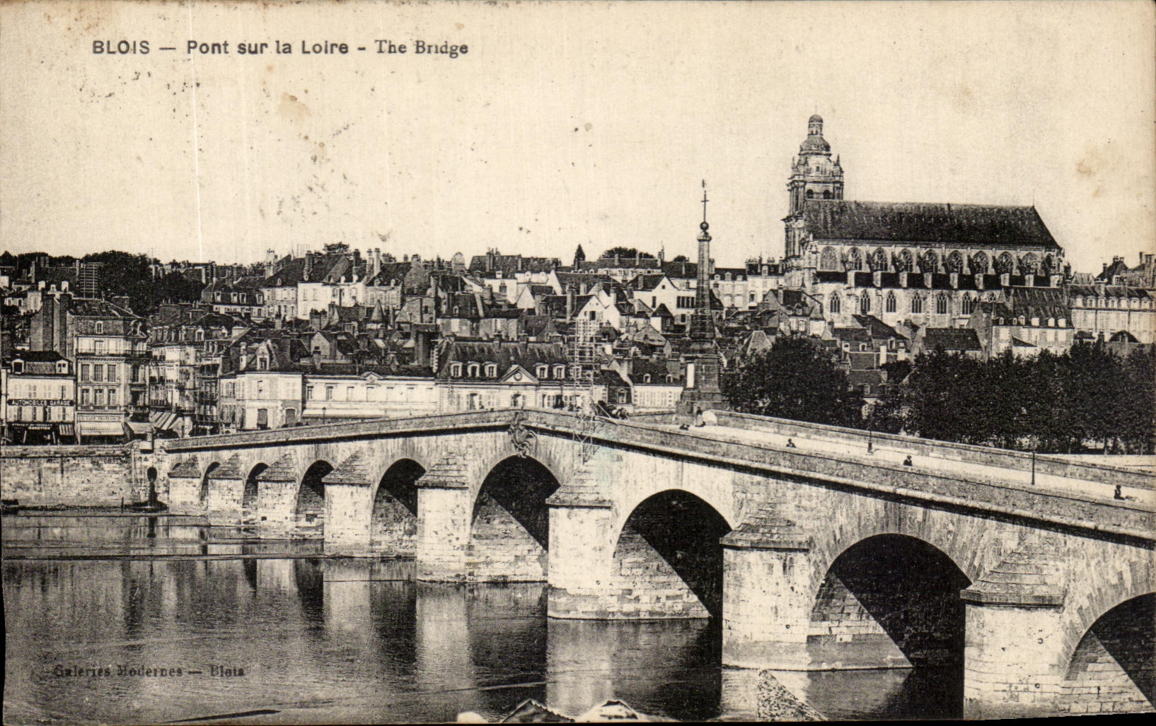 Blois — Pont sur la Loire — The Bridge — Galeries Modernes — Blois