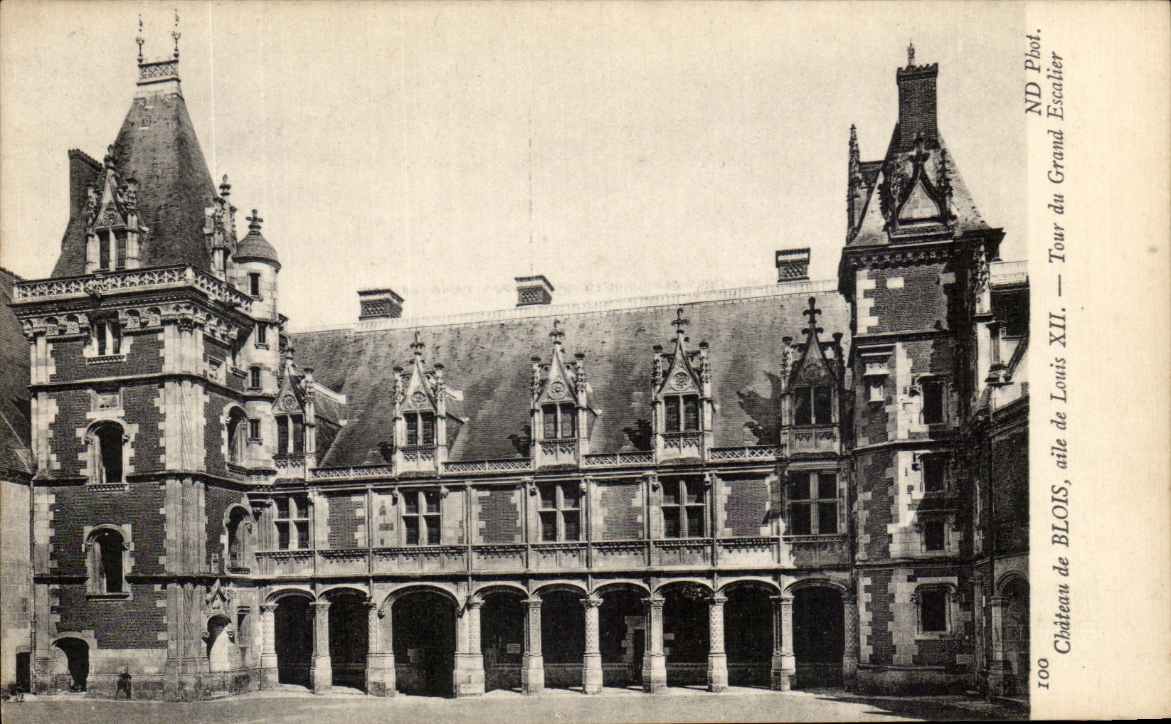 Château de Blois — aile de Louis XII, Tour du Grand Escalier — éditeur ND Plof, n° 100