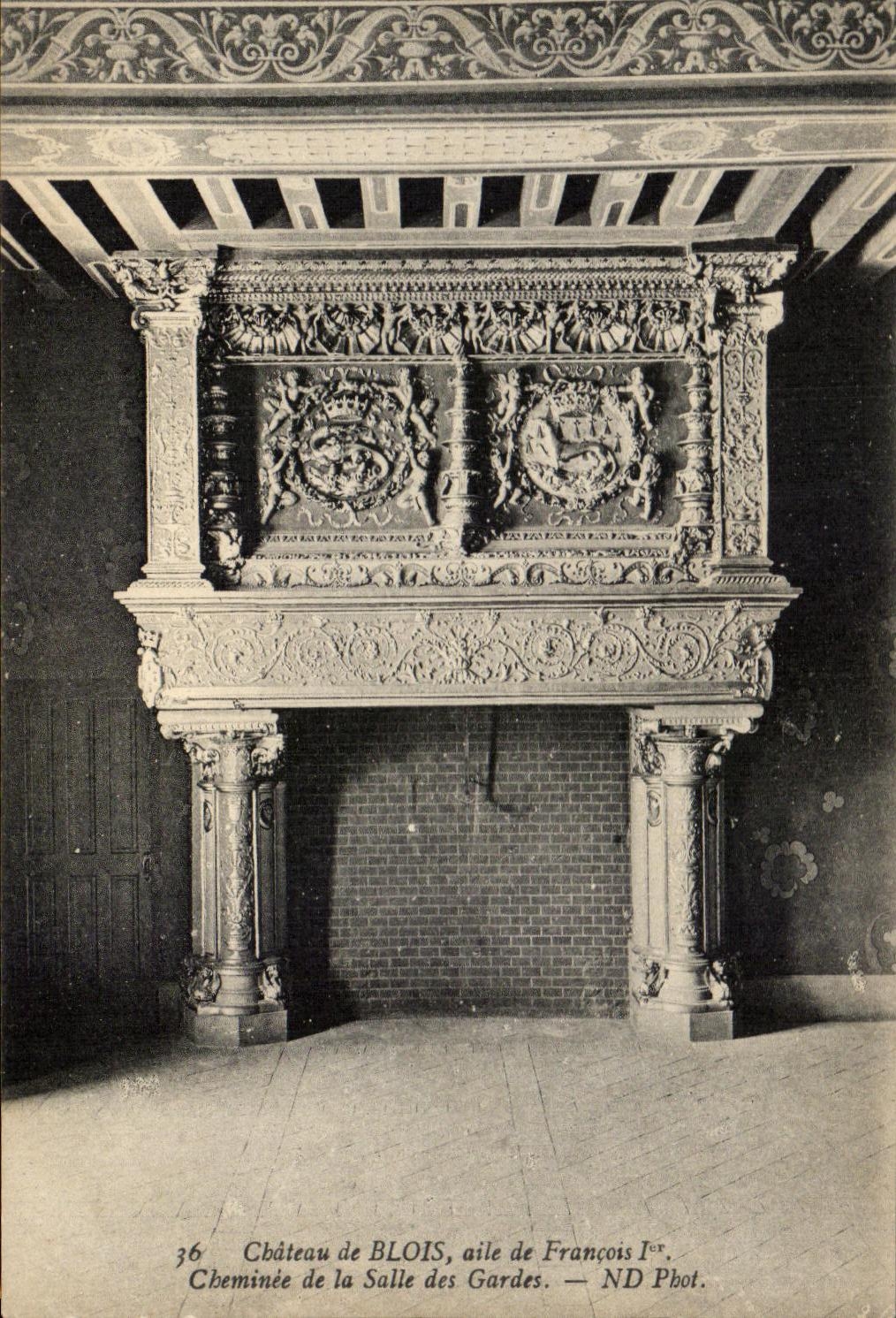 Château de Blois, aile de François Ier — Cheminée de la Salle des Gardes — ND Phot.