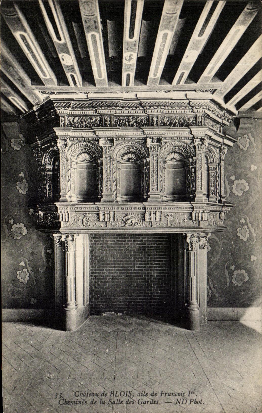 Château de BLOIS, aile de François Ier — Cheminée de la Salle des Gardes — ND Phot.