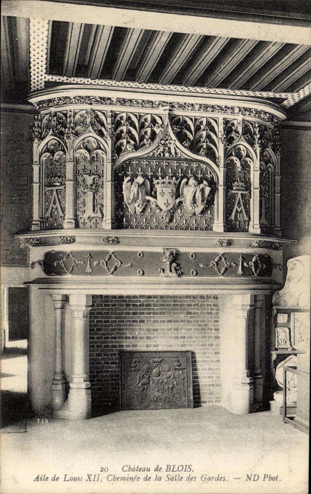 Château de Blois — Cheminée de la Salle des Gardes, Aile de Louis XII — ND Phot.
