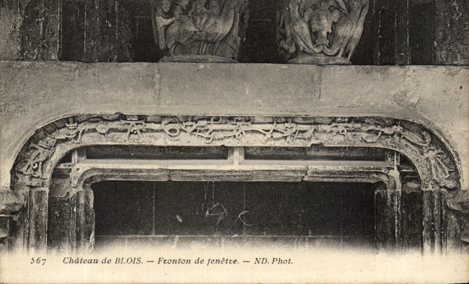 Château de BLOIS — Fronton de fenêtre — ND. Phot.