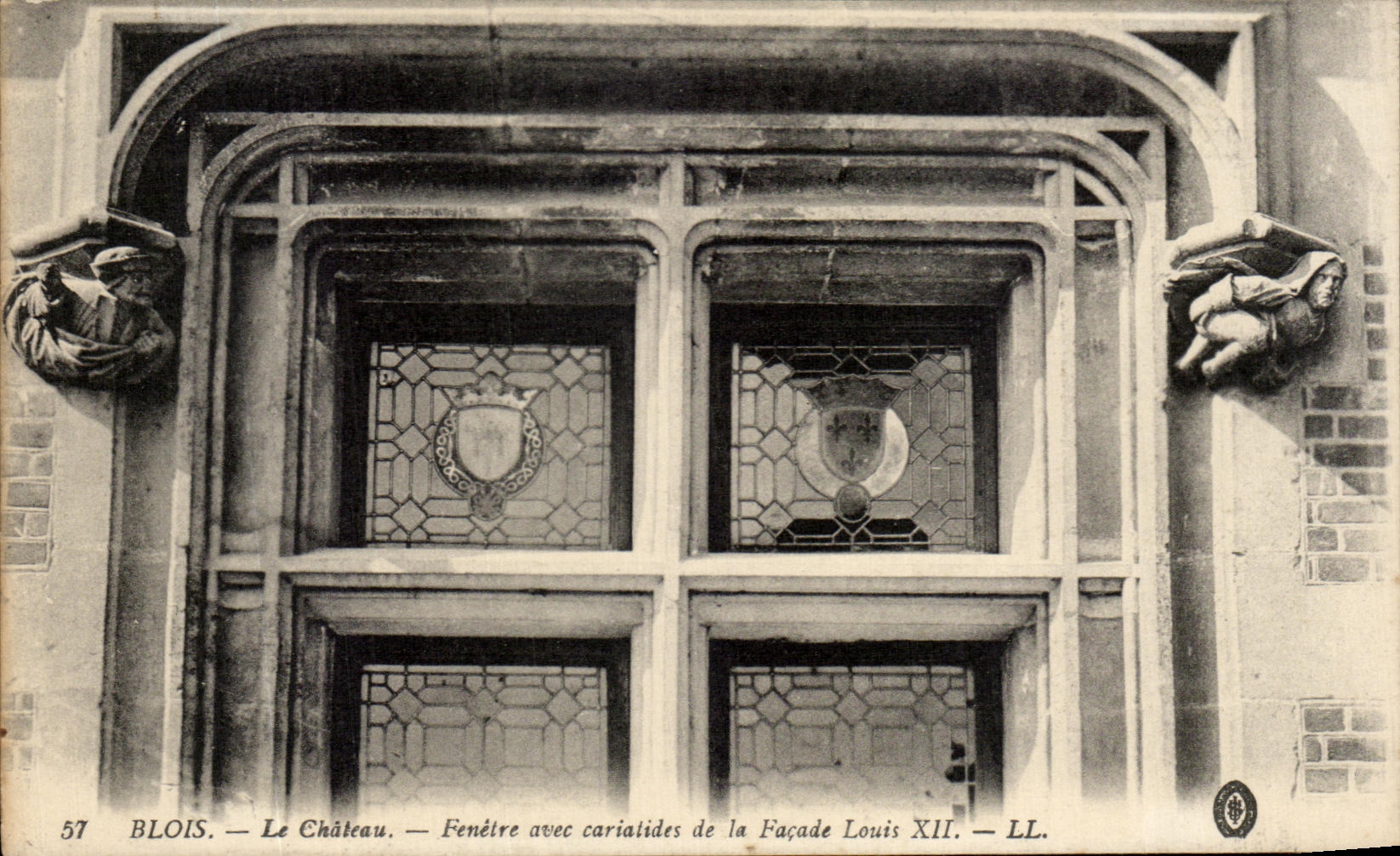 BLOIS — Le Château — Fenêtre avec cariatides de la Façade Louis XII — LL. — N° 57