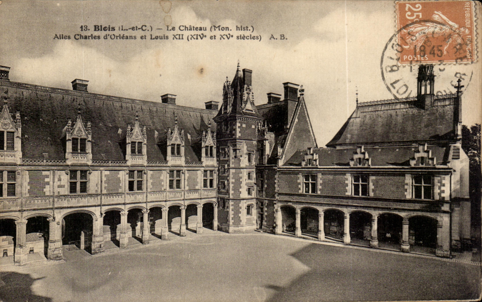 CPA Blois Le Chateau Aile Charles d'Orleans et Louis XII