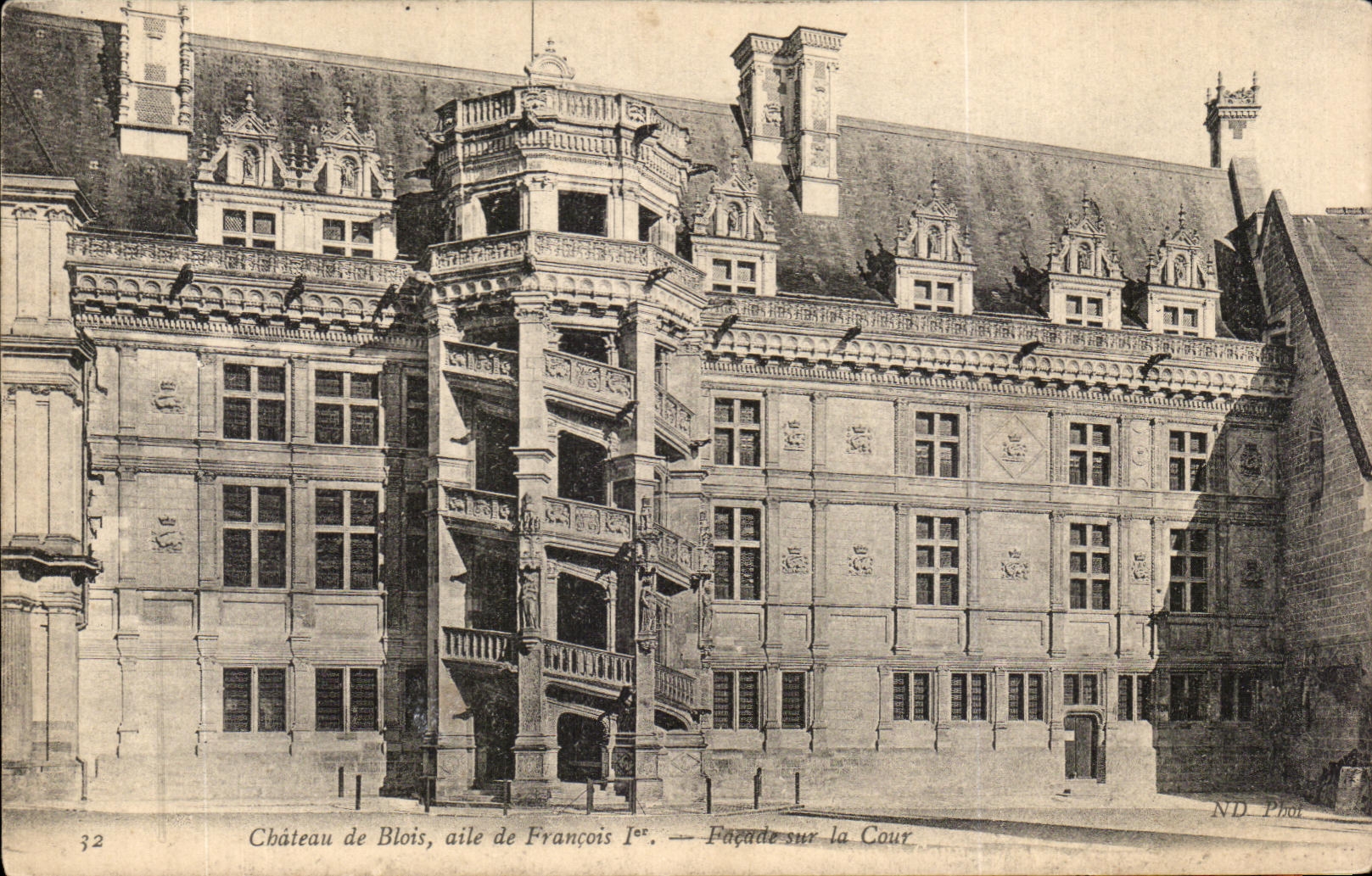 CPA Chateau de Blois aile de Francois 1er Facade sur la Cour