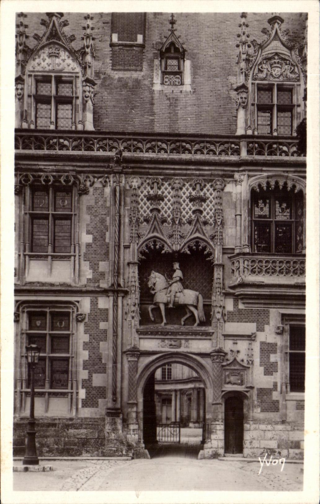 CPA La Douce France chateaux De La Loire Chateau De blois Aile Louis XII