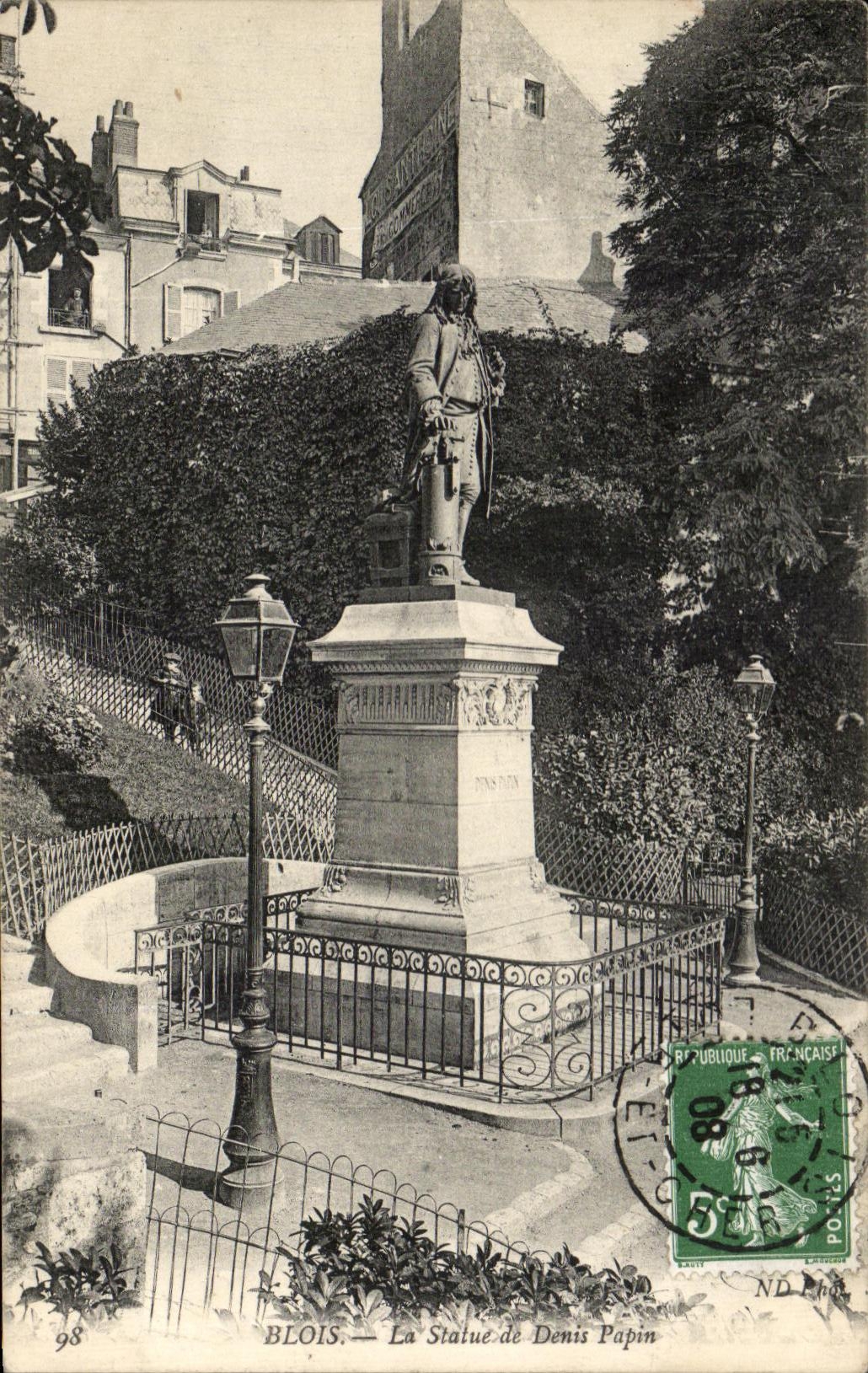 CPA Blois La statue De Denis Papin