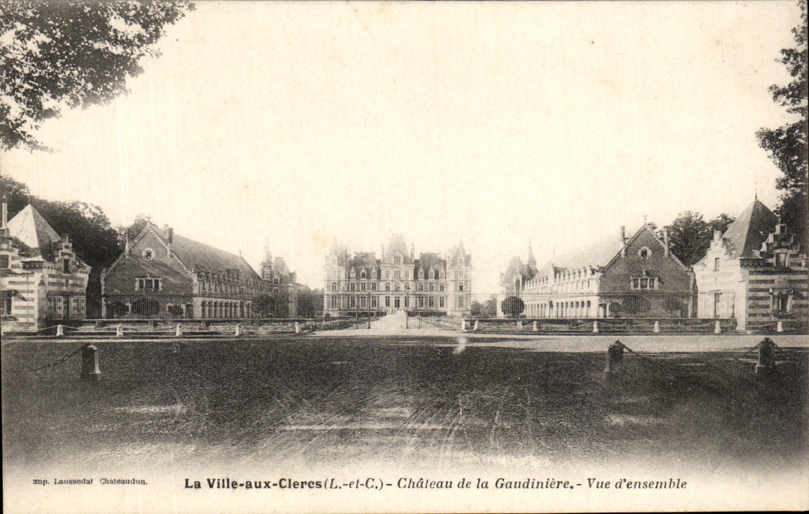 La Ville-aux-Clercs (L.-et-C.) — Château de la Gaudinière — Vue d'ensemble — Imp. Laussédal Châteaudun