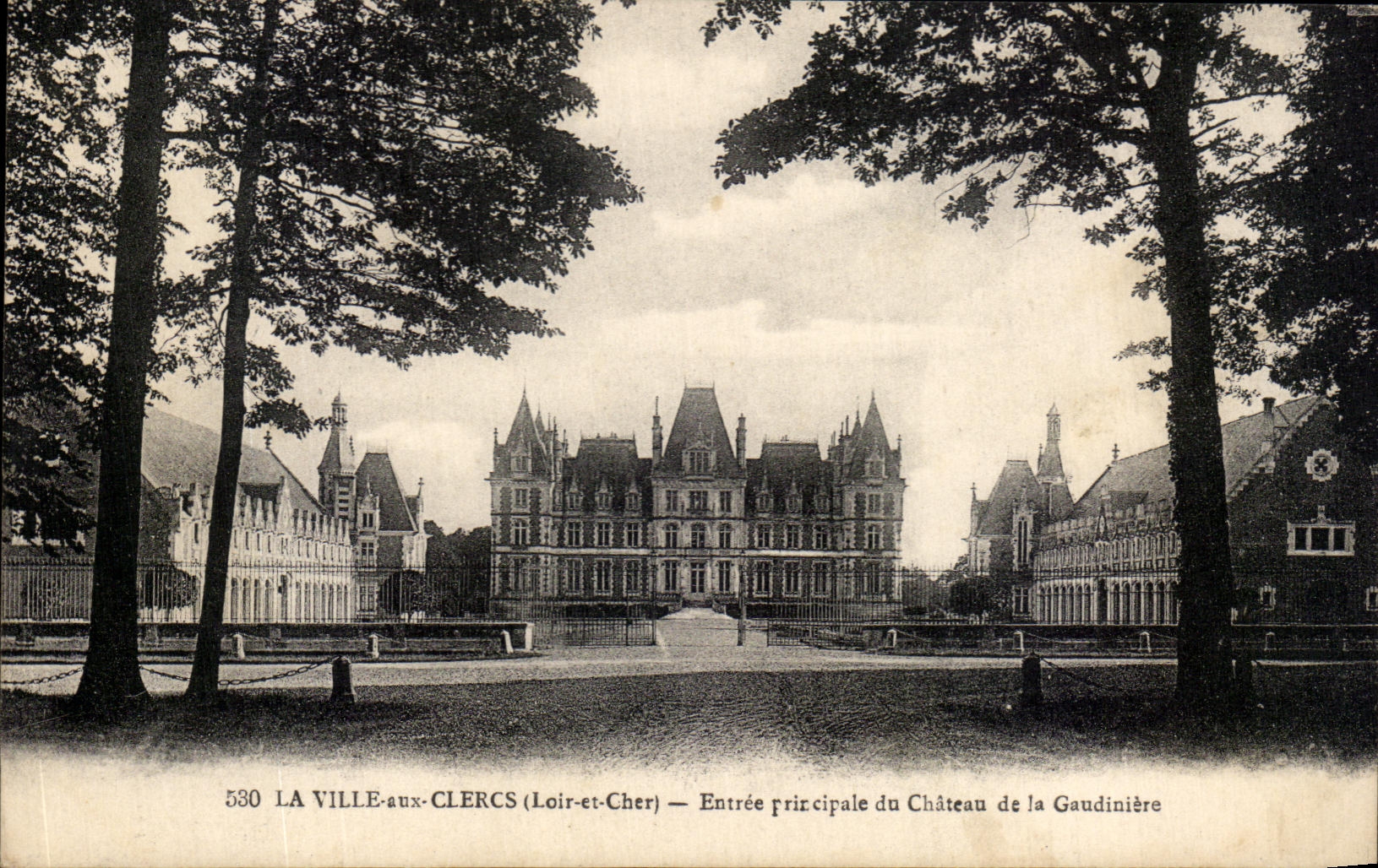 LA VILLE-aux-CLERCS (Loir-et-Cher) — Entrée principale du Château de la Gaudinière — Édition d'Art, 1, rue Saint-Jacques, Paris