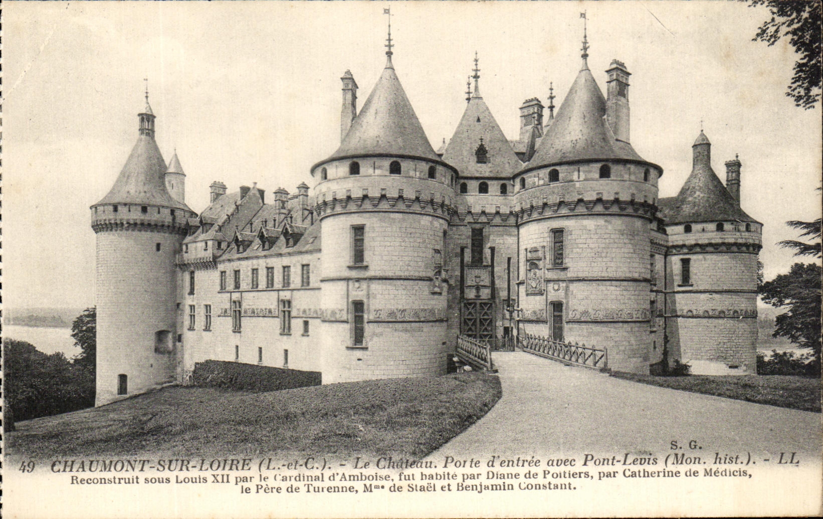 Chaumont-sur-Loire — Château, Porte d'entrée avec Pont-Levis (Mon. hist.) — S.G.