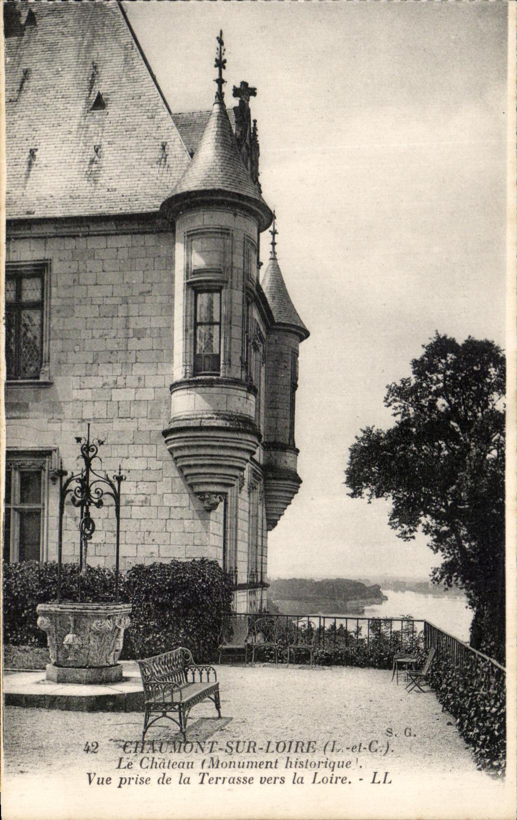 Chaumont-sur-Loire — Le Château (Monument historique) — Vue prise de la Terrasse vers la Loire — S.G. — n°42