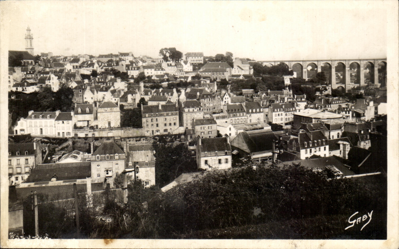 CPA Morlaix Vue Generale Vers St Martin et le Viaduc