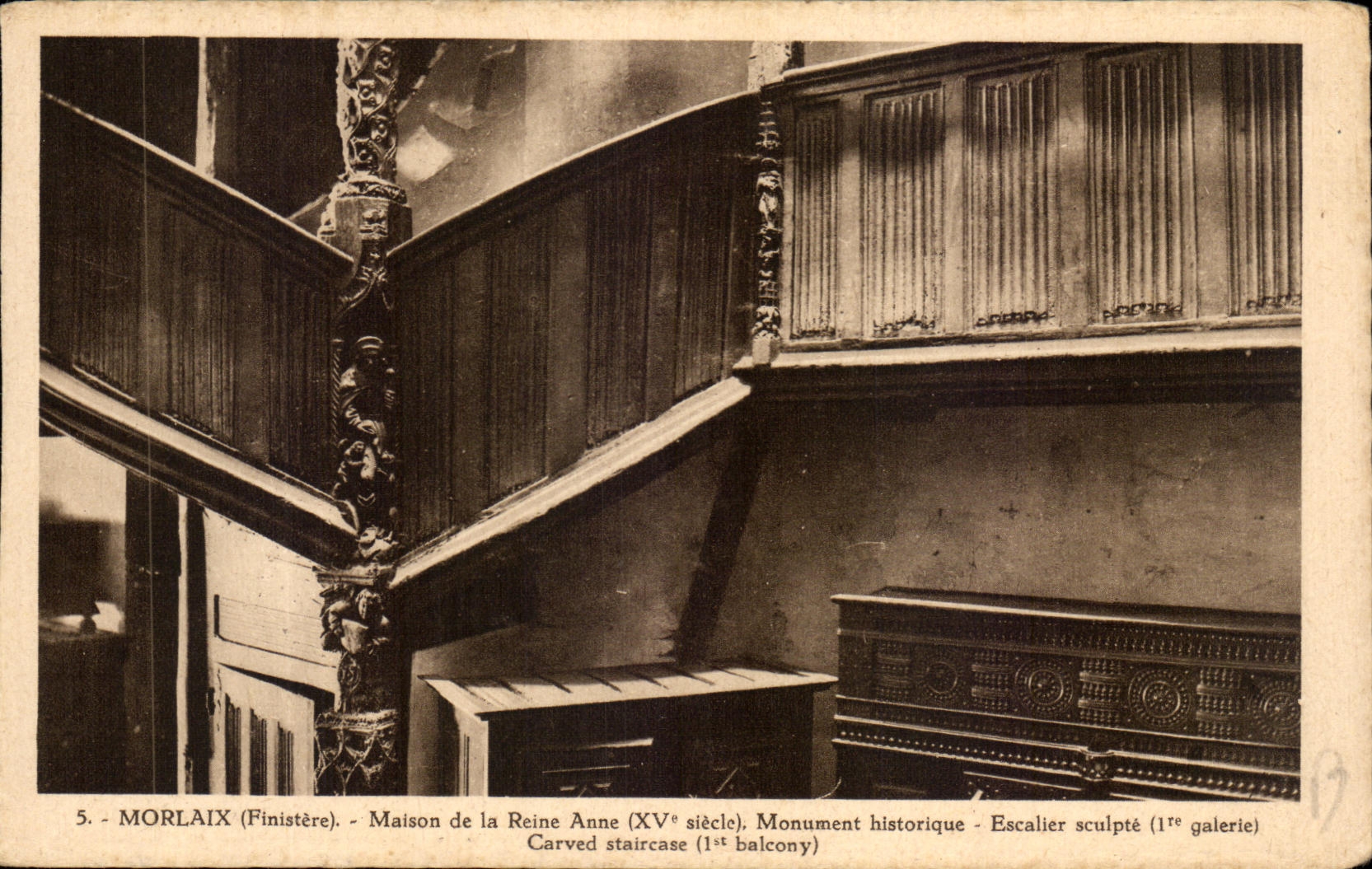 CPA Morlaix Maison de la Reine Anne Monument Historique Escalier sculpte