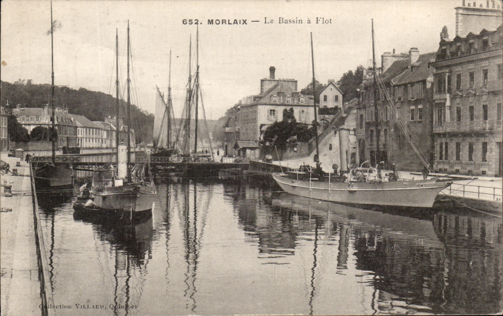 CPA Morlaix Le Bassin a Flot Bateaux