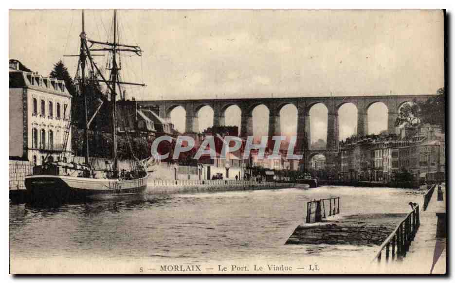 CPA Morlaix Le Port Le Viaduc Bateau