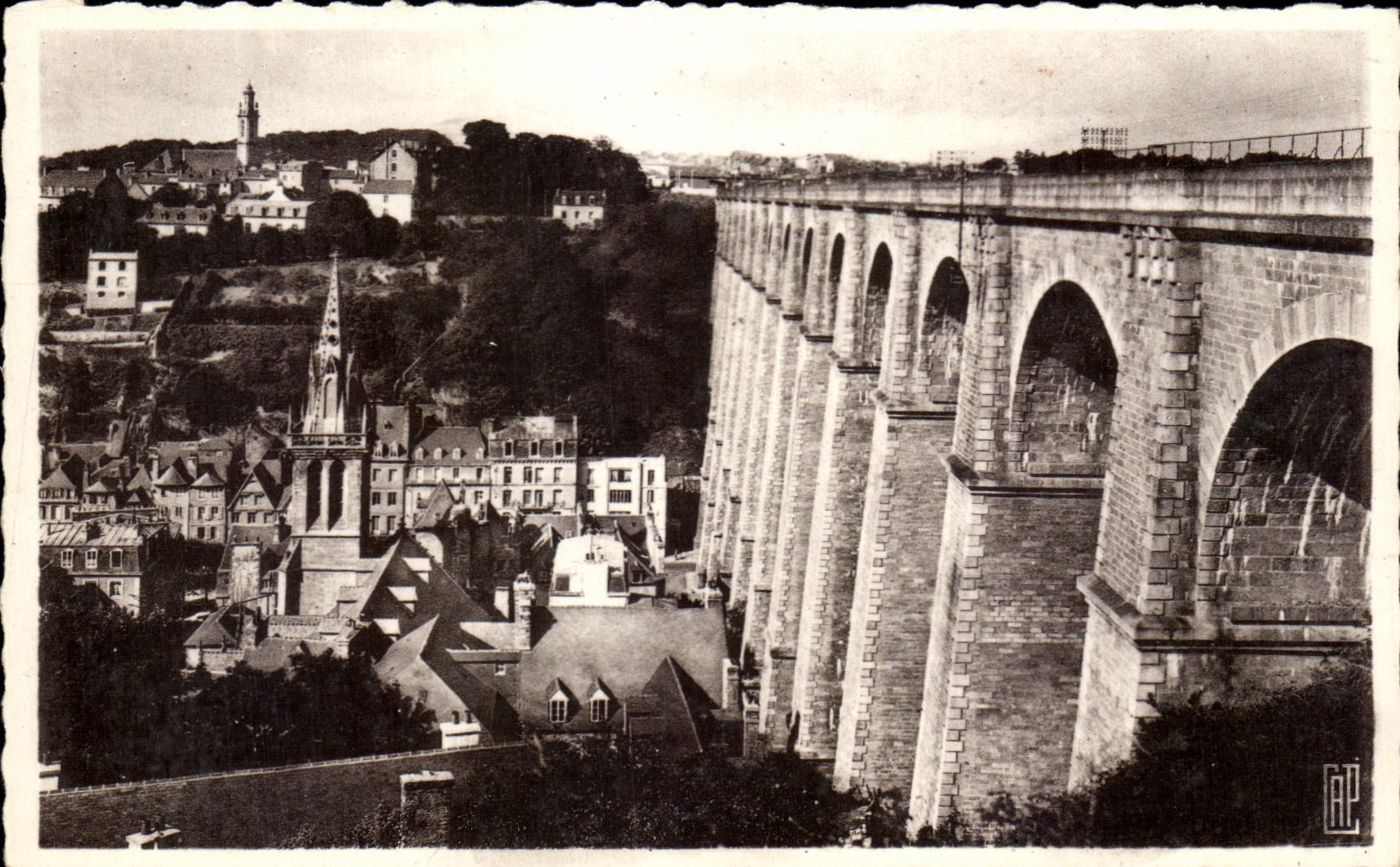 CPA Morlaix Le Viaduc et I'Eglise St Melaine