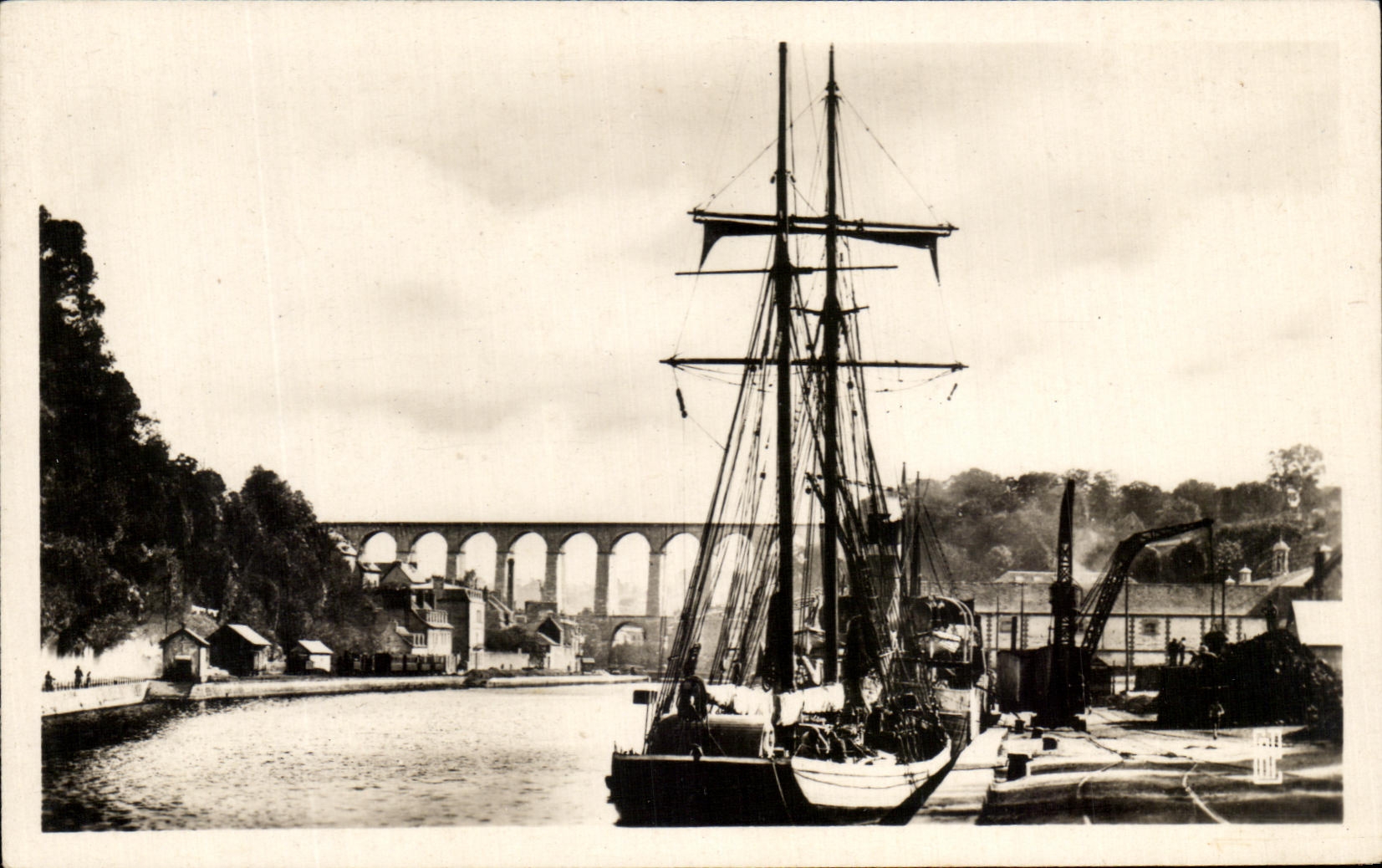 CPA Morlaix Les Quais Bateau