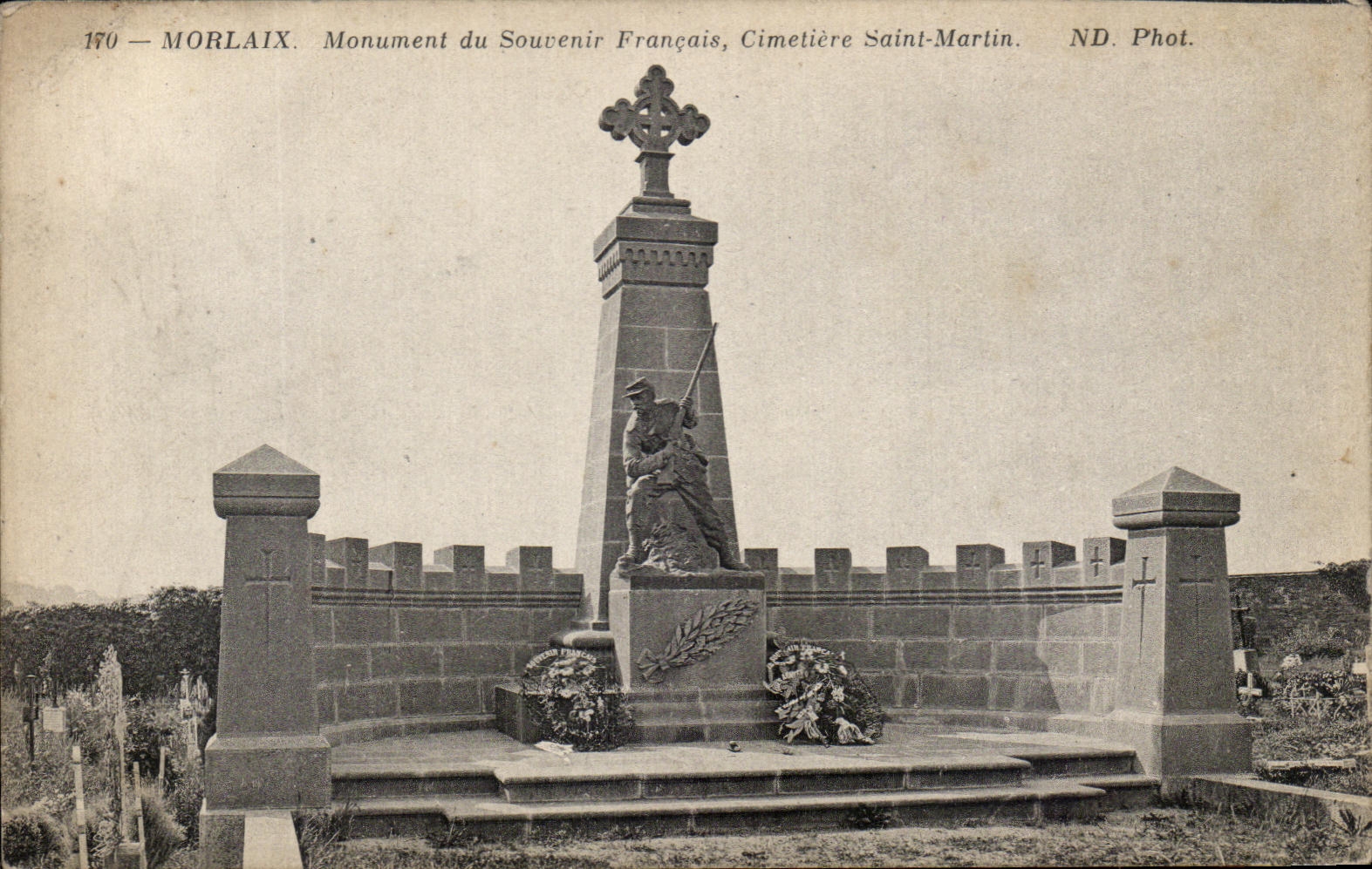 CPA Morlaix Monument du Souvenir Francais Cimetiere Saint Martin Militaria 