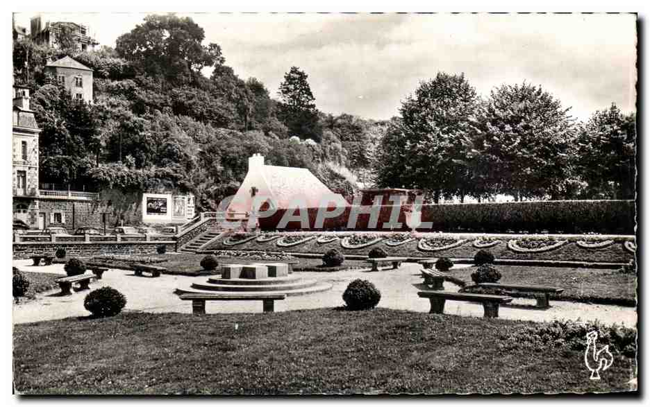 CPSM Morlaix Le Jardin et le Monument de la Resistance Route de Paris