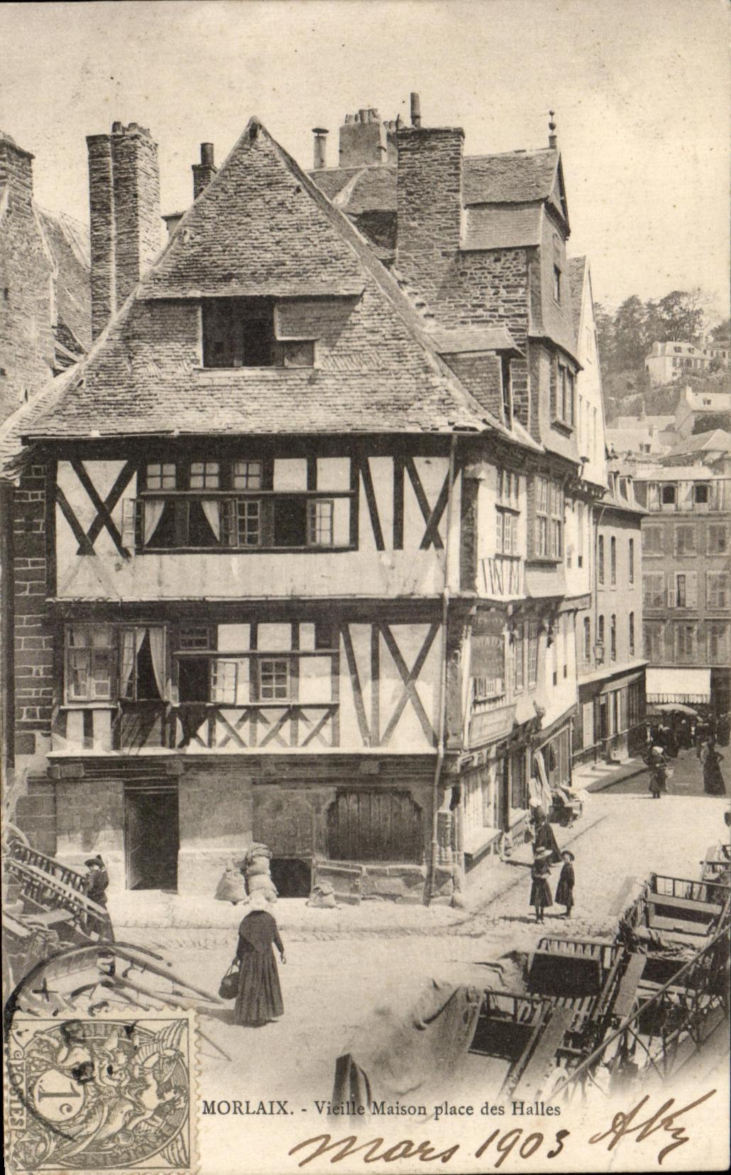 CPA Morlaix Vieille Maison Place des Halles