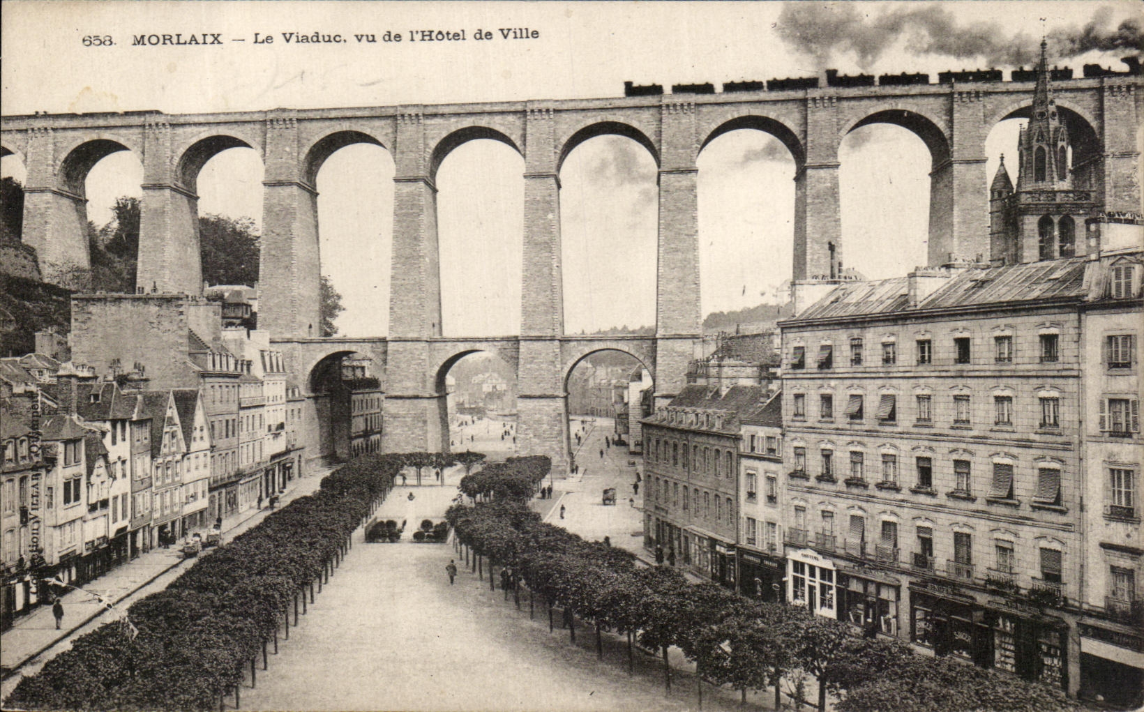 CPA Morlaix Le Viaduc Vu de L'Hotel de Ville Train 