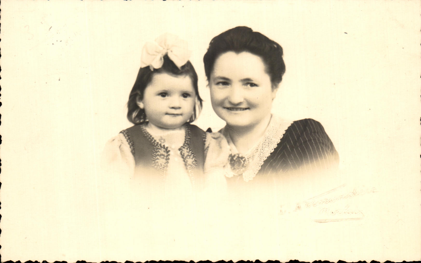 CARTE PHOTO Femme Enfant Bebe Folklore Costume