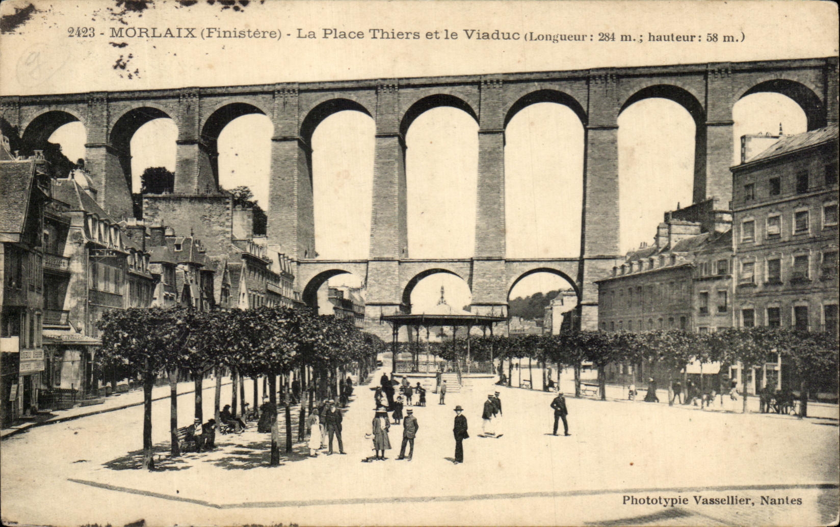 CPA Morlaix La Place Theirs et le Viaduc 