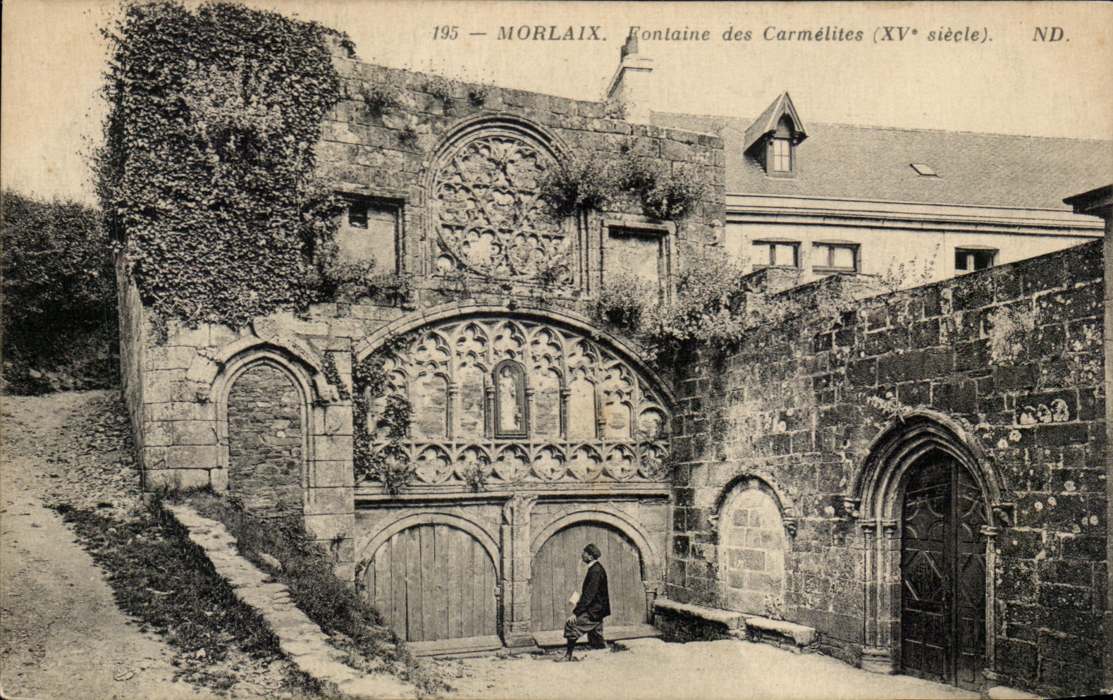 CPA Morlaix Fontaine des Carmelites 