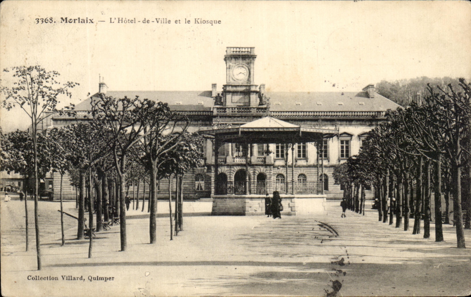 CPA Morlaix L'Hotel De Ville Et Le Kiosque