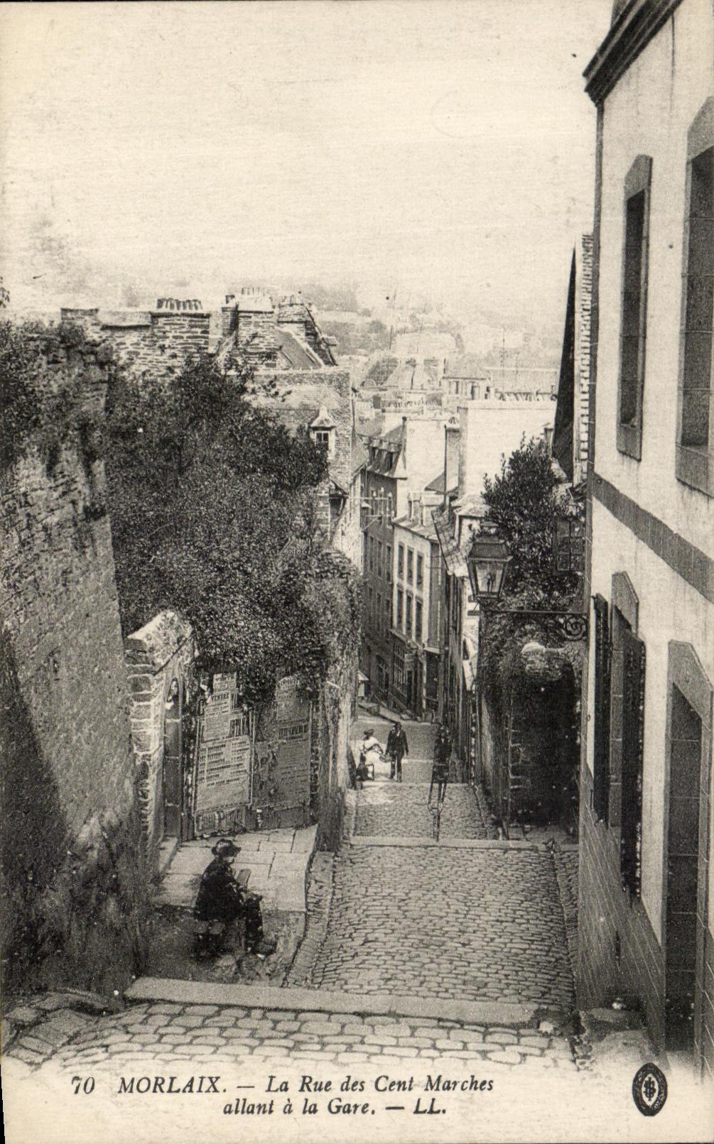 CPA Morlaix La rue Des Cent Marches Allant A La Gare