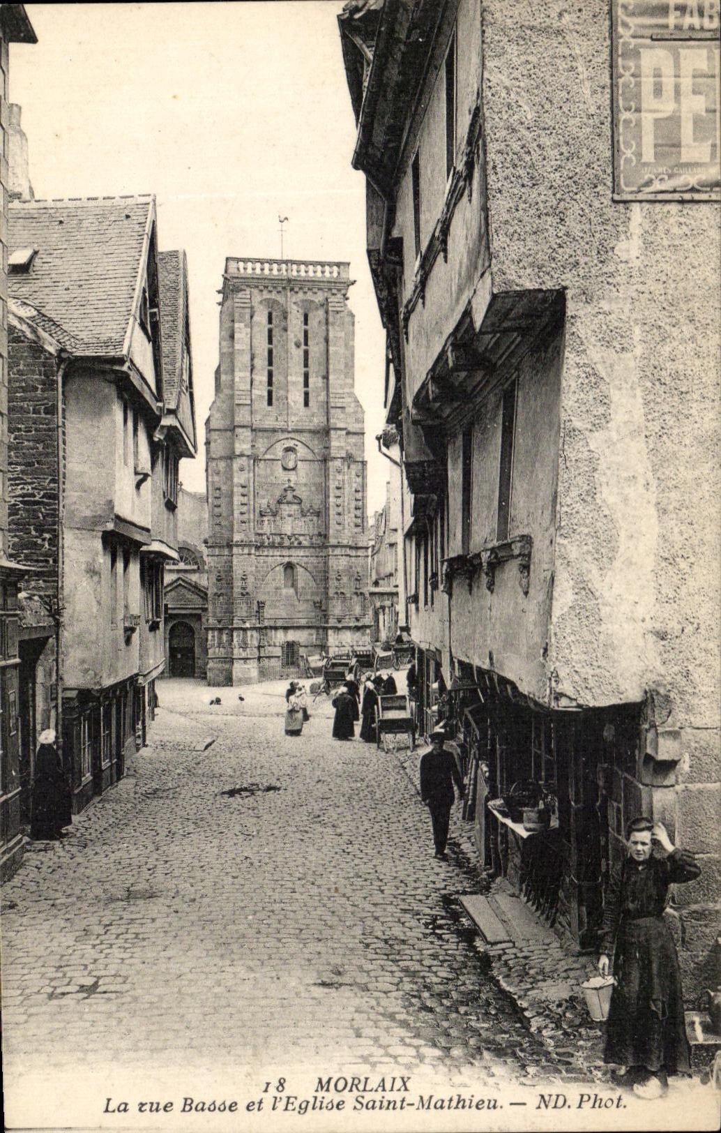 CPA Morlaix La rue Basse et I'Eglise Saint Mathieu