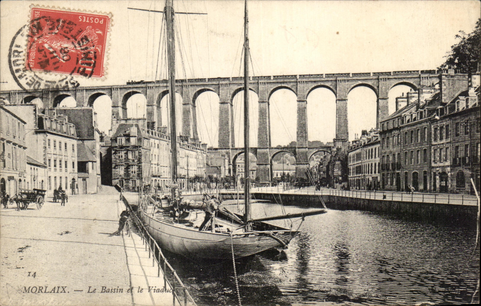 CPA Morlaix Le Bassin et le Viaduc Bateau