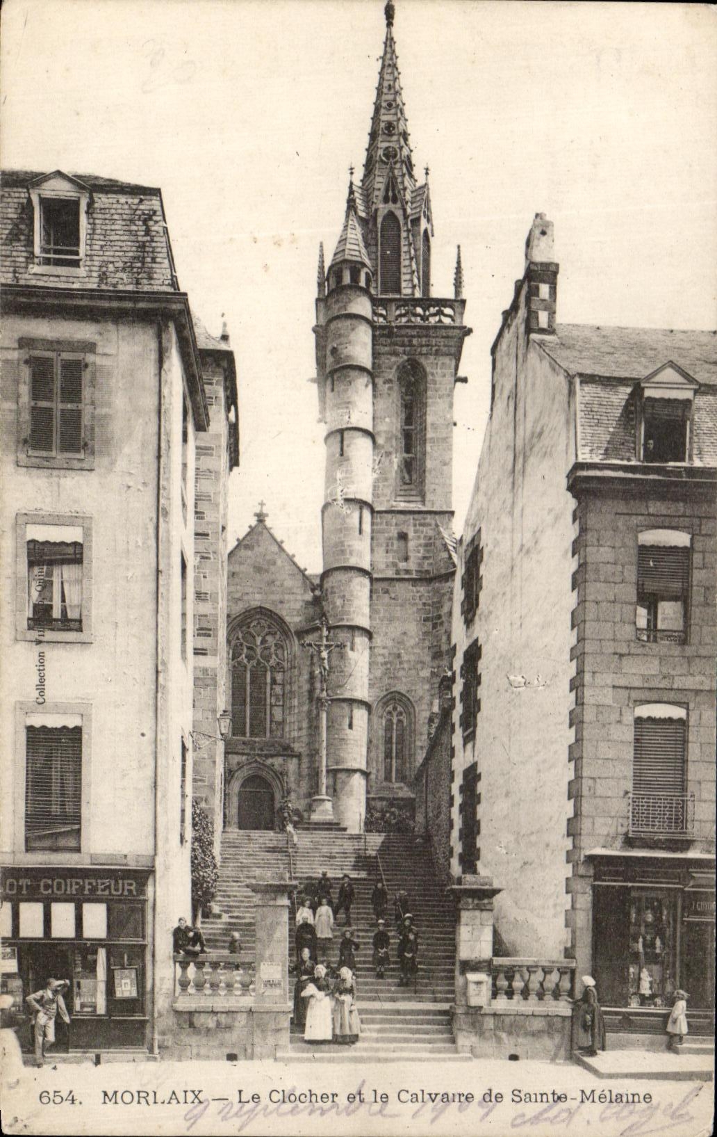 CPA Morlaix Le Clocher et le Calvaire de Sainte Melaine Enfants (animee)
