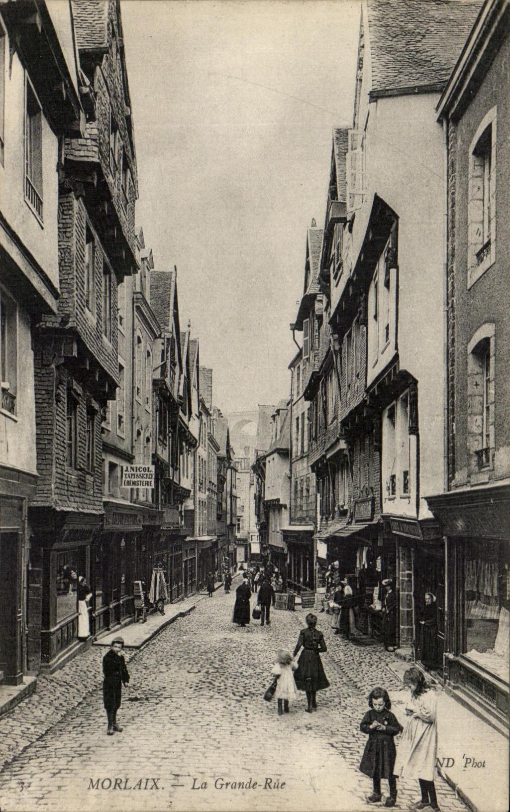 CPA Morlaix La Grande Rue Enfants