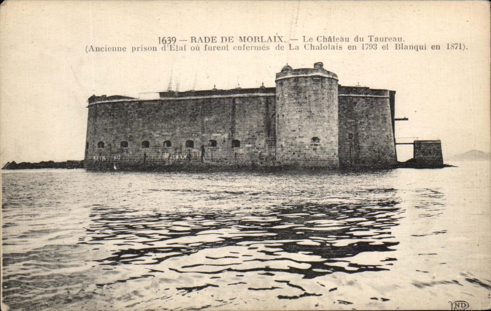 CPA Rade De Morlaix Le Chateau Du Taureau