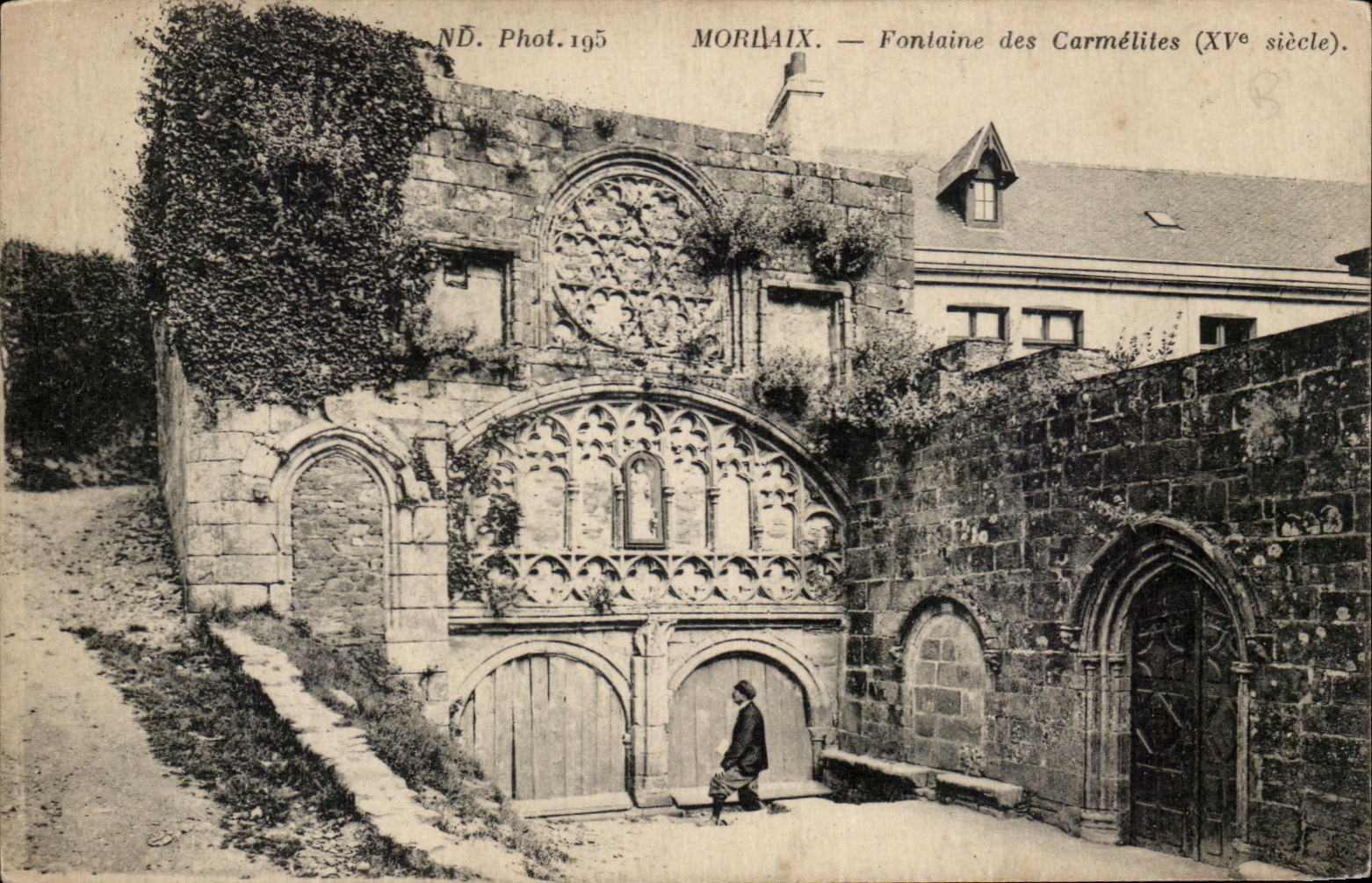 CPA Morlaix Fontaine Des Carmelites