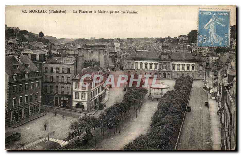 CPA Morlaix La Place et La Mairie Prises du Viaduc