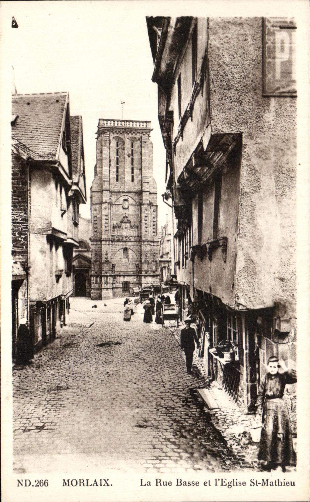CPA Morlaix La Rue Basse et l'Eglise St Mathieu